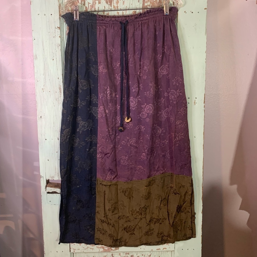 Women’s LA Blend color block maxi skirt with drawstring waist and floral print